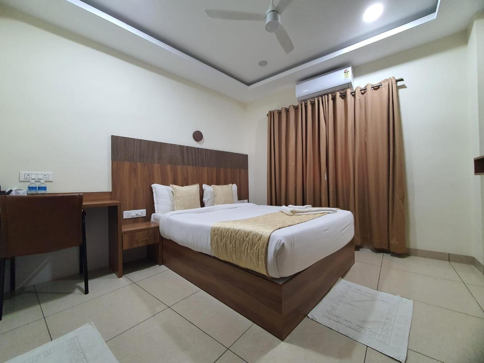 Hotel Deepakam Inn Palakkad Eksteriør billede