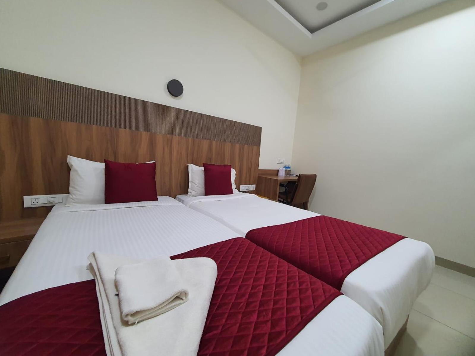 Hotel Deepakam Inn Palakkad Eksteriør billede