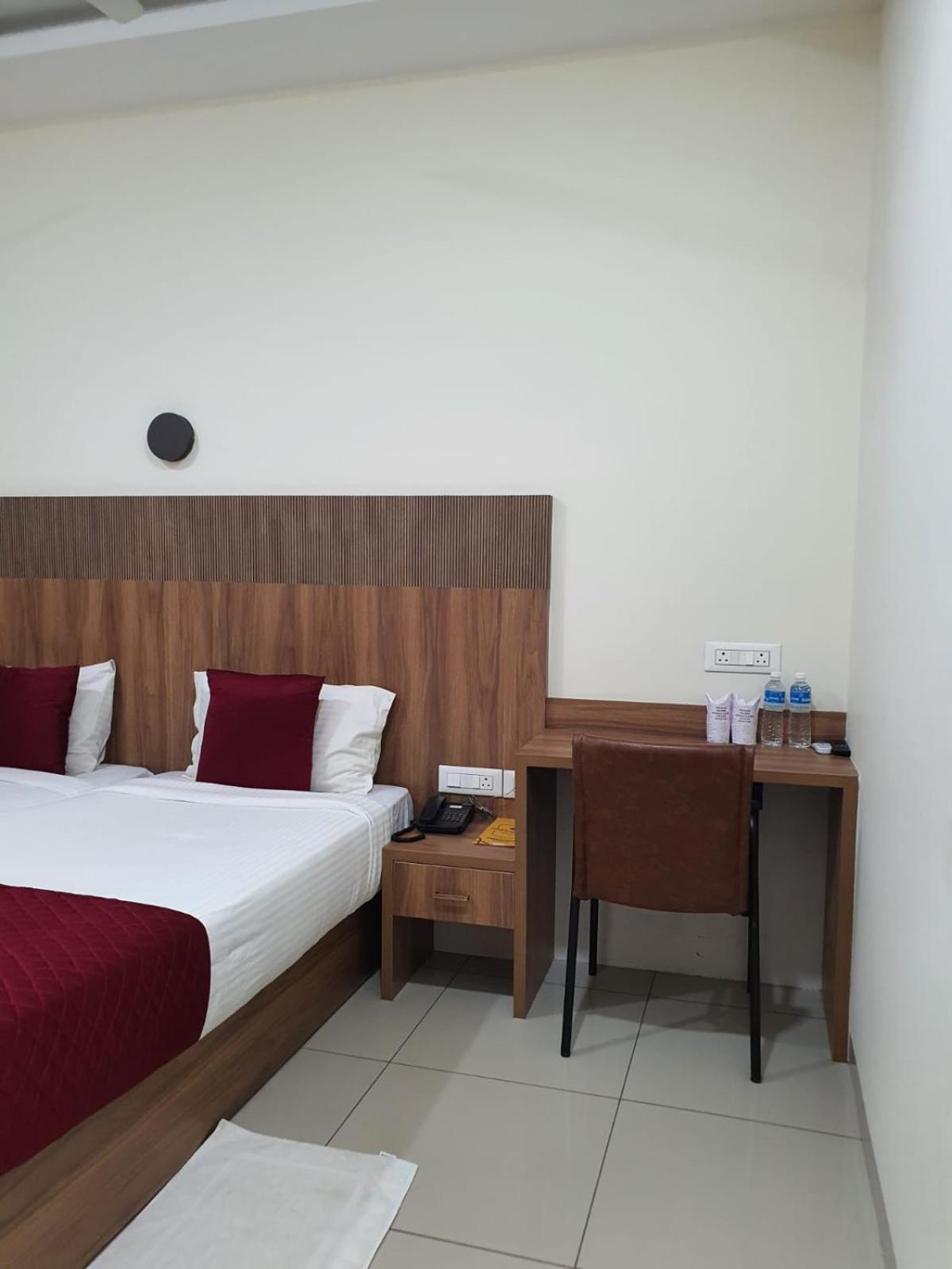Hotel Deepakam Inn Palakkad Eksteriør billede